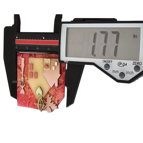 Lucinda Pink Heart Cupid Lamp Post House Pin - Picture 6 of 8